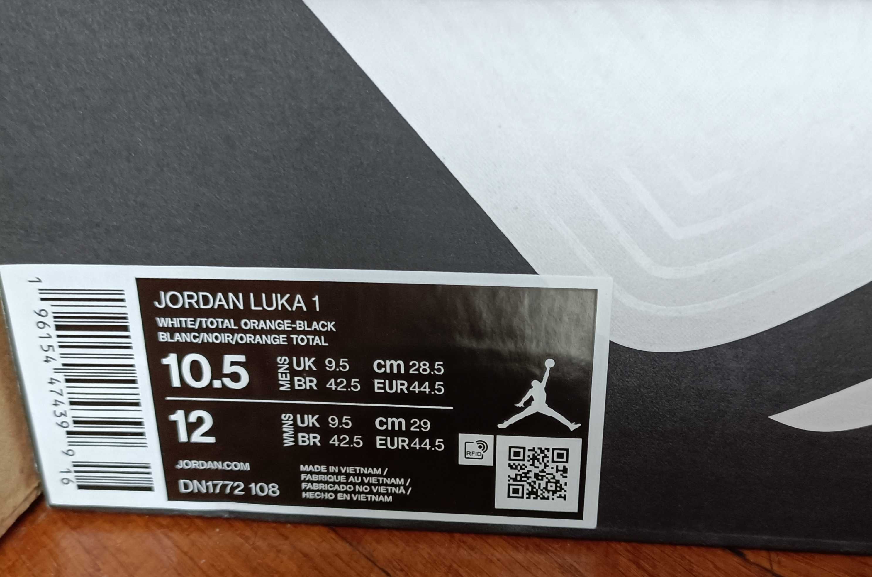 Фірмові баскетбольні кросівки Jordan Luka 1