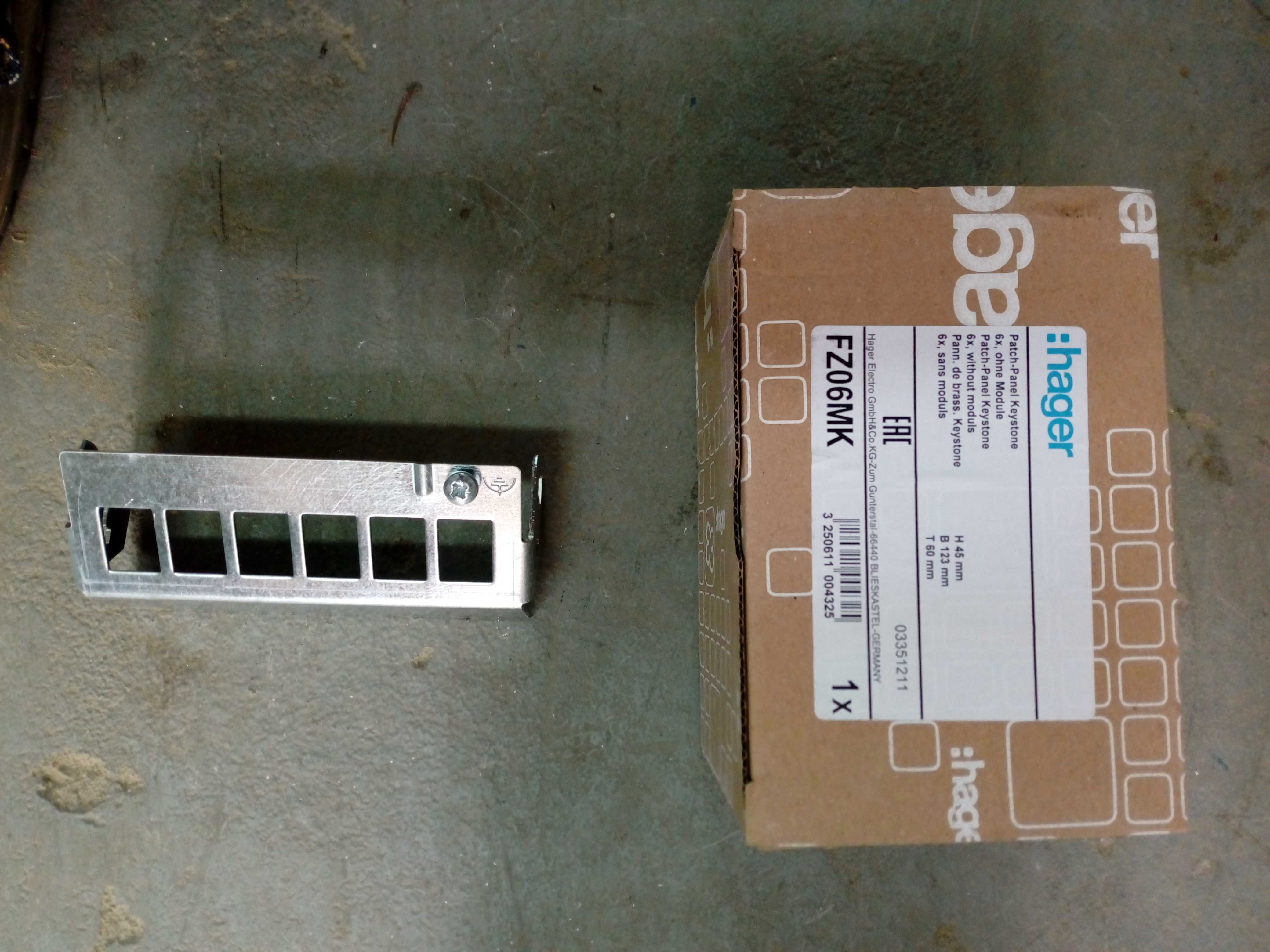 patch panel Hager 6xRJ45 do rozdzielnic multimedialnych