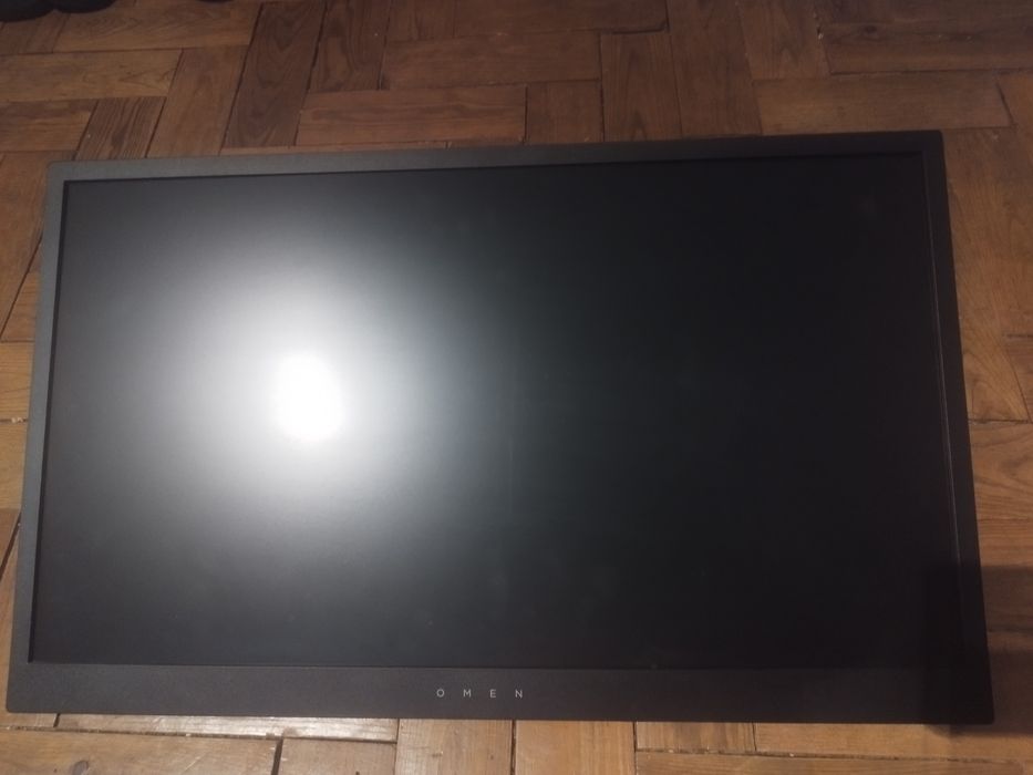 Monitor da Hp e caixa de computador longitech