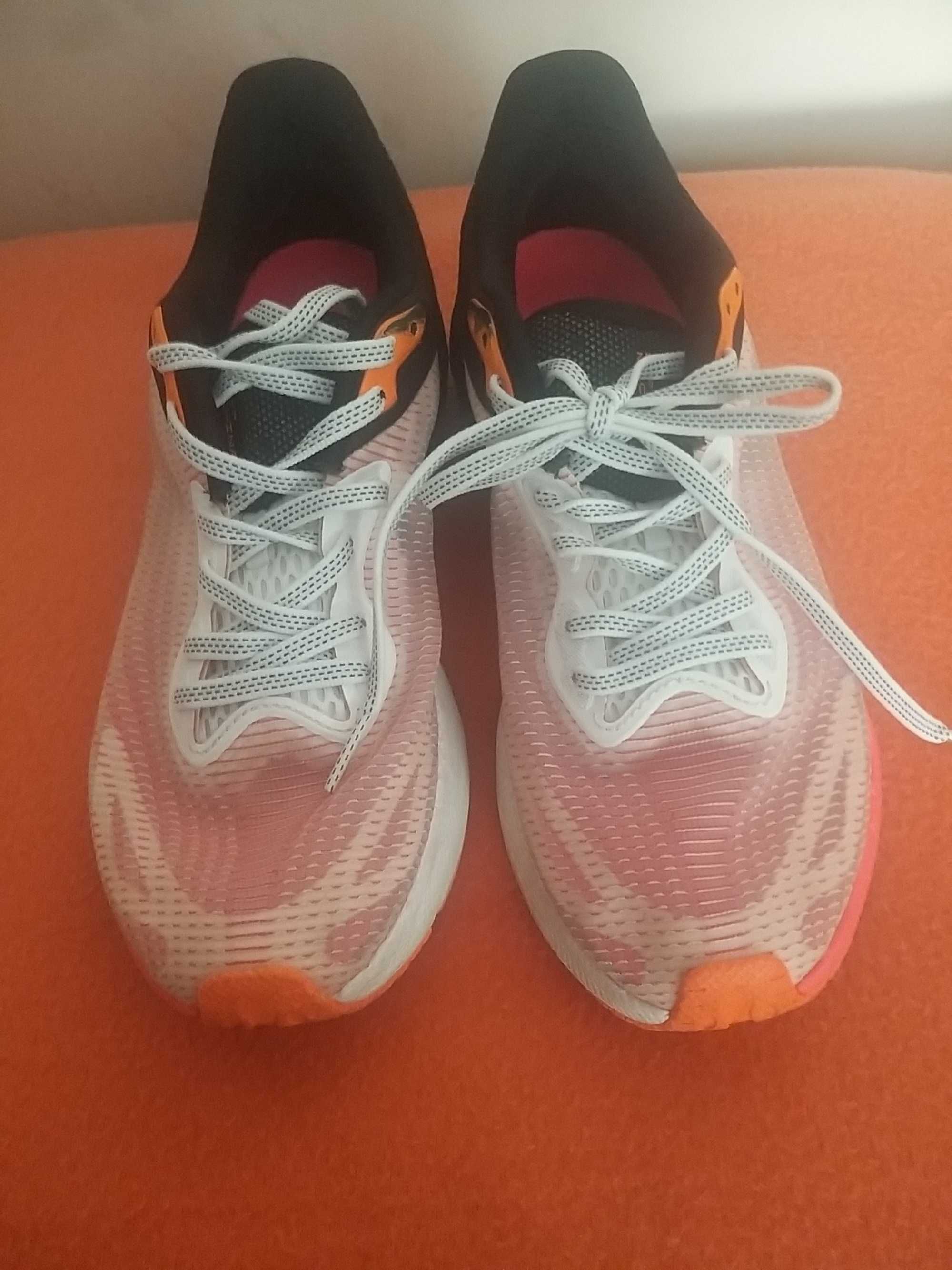 Buty damskie Under Armour do biegania 37,5