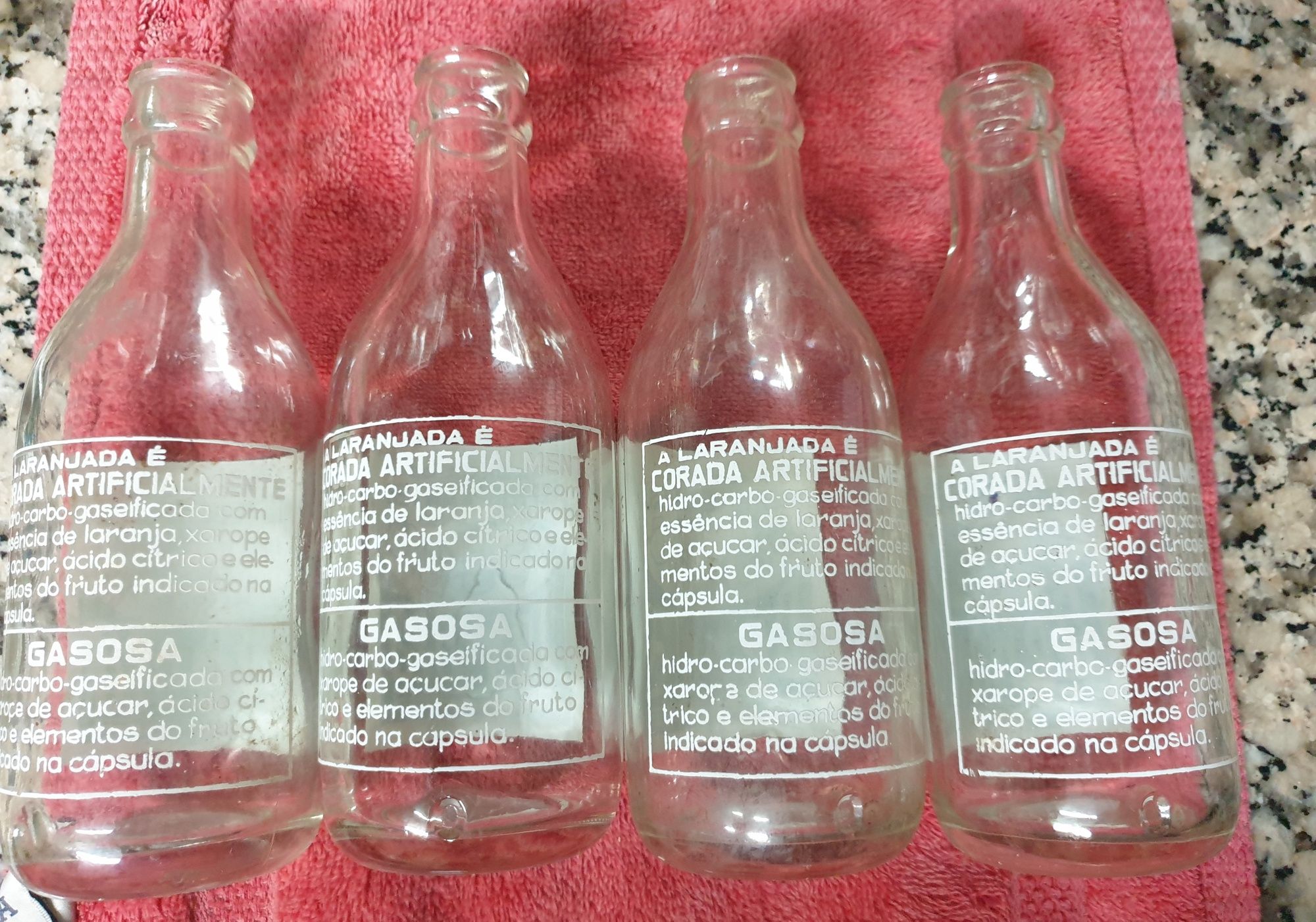 Garrafas antigas pirogravadas