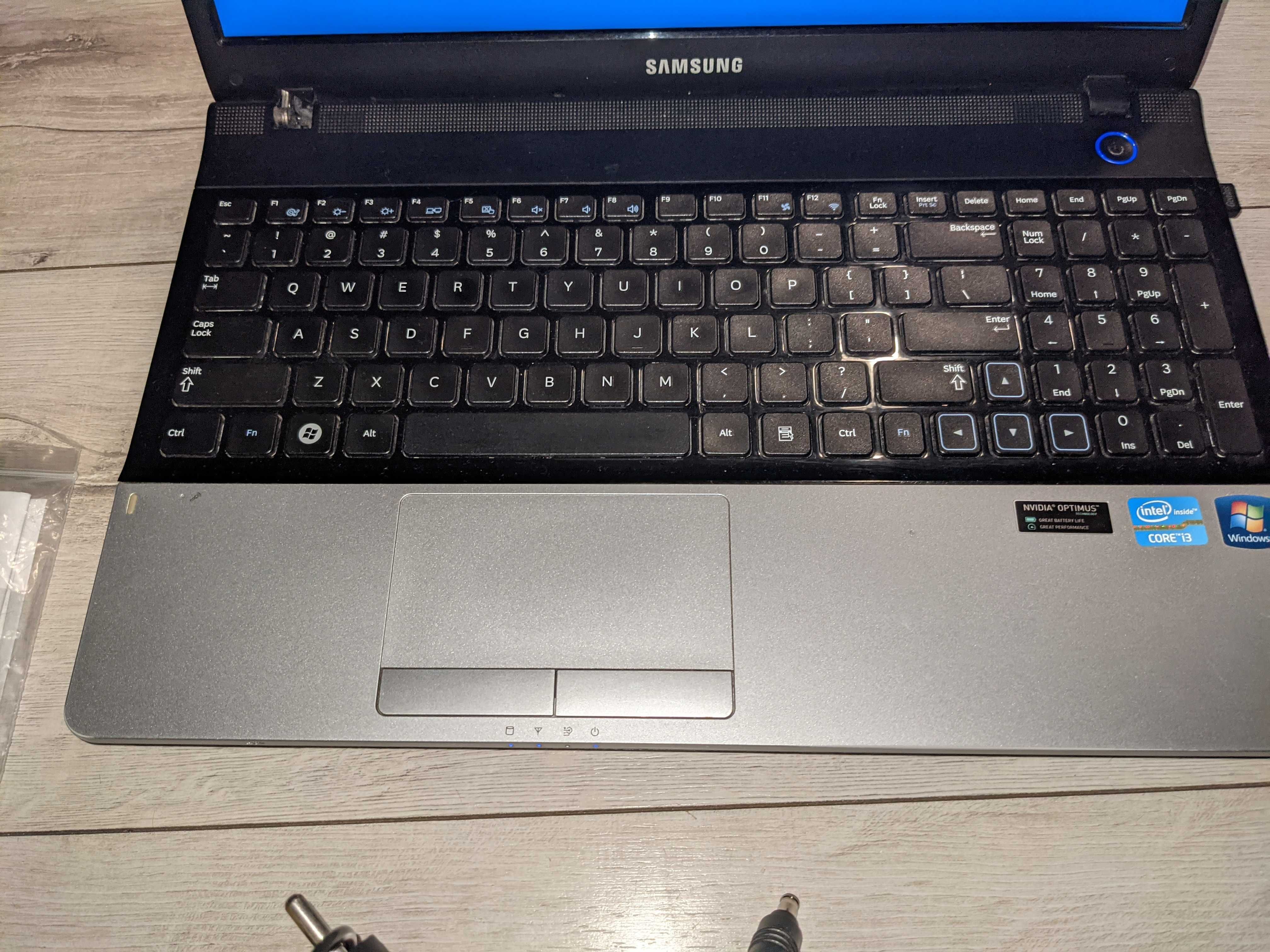 Samsung NP300E5A laptop + myszka 4GB RAM 400GB