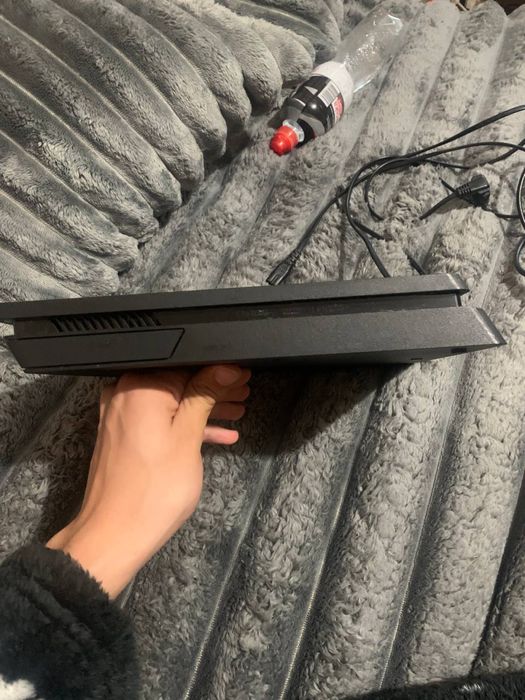 Продам ps4 slim на 500гб