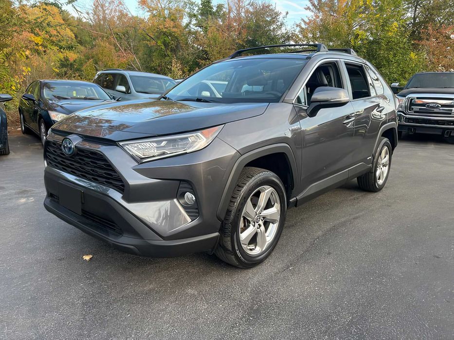 Toyota RAV4      2021
