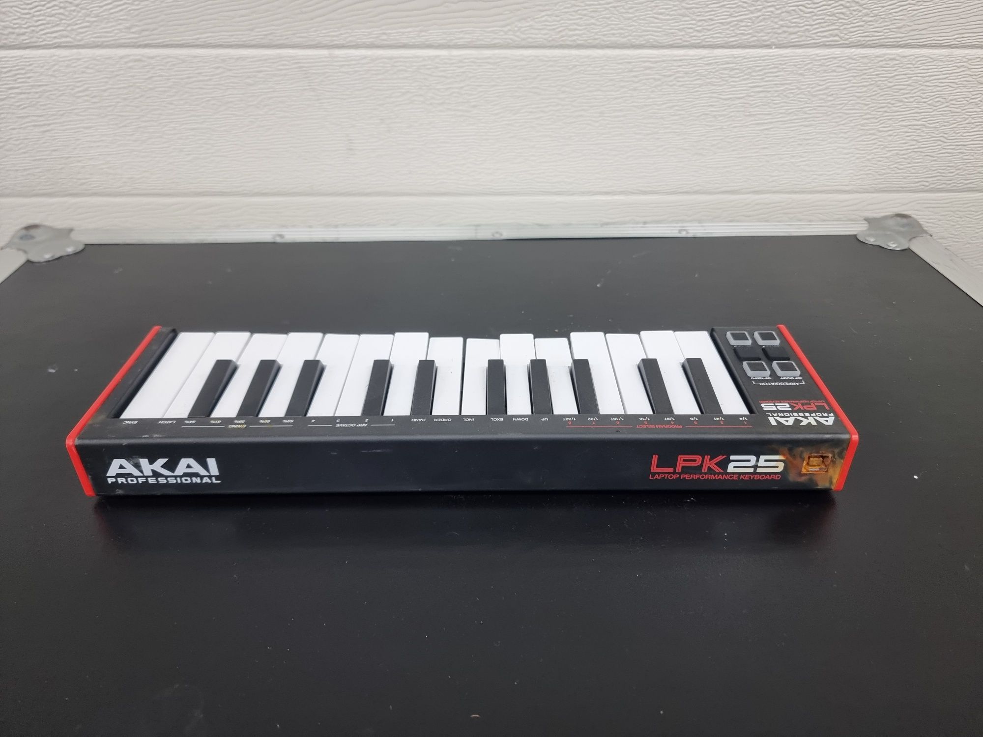 Akai lpk25mk2 uszkodzona okazja klawiatura midi keyboard