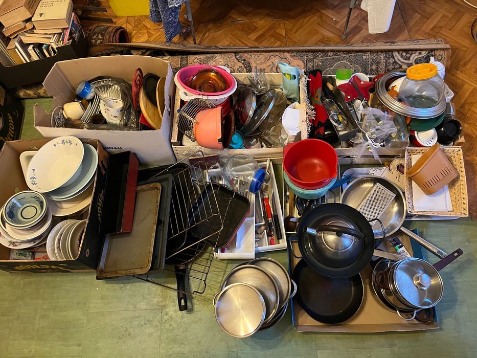 Wyposażenie kuchni używane wszystko garnki talerze sztućce itp !!!