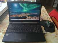 Laptop gamingowy Dreammachines wraz z akcesoriami