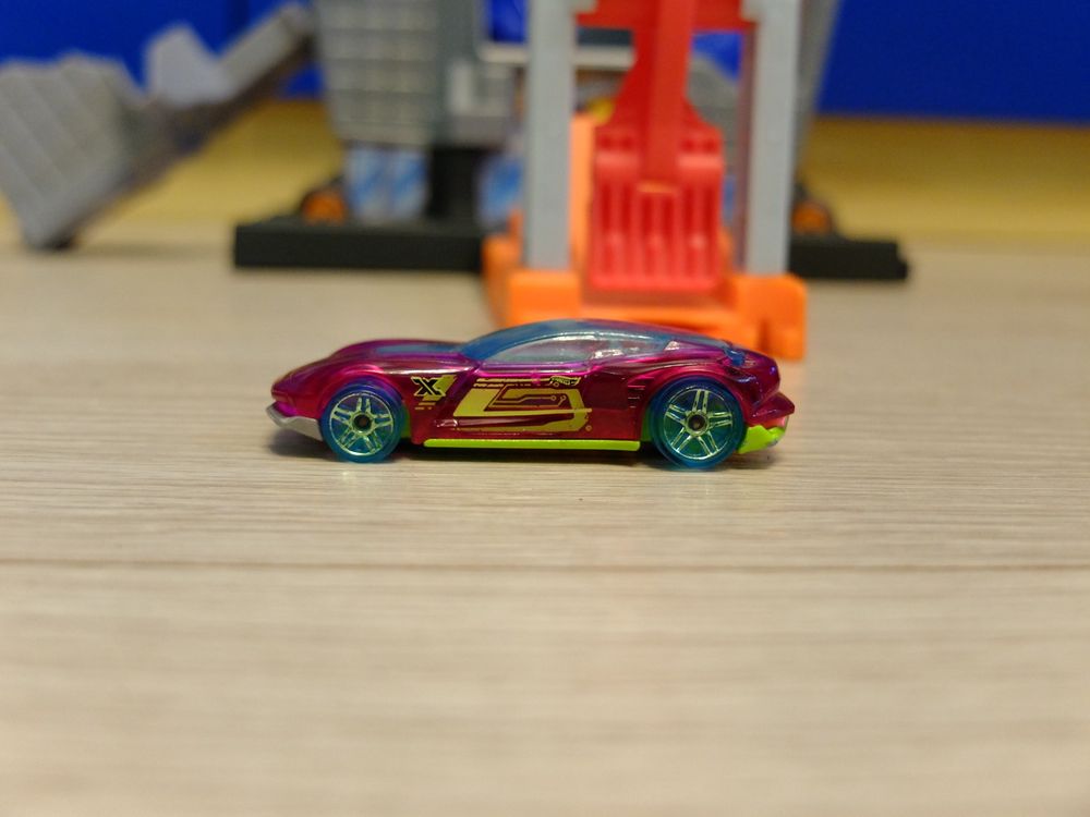 Hotwheels T-rex Grocery + monster truck hotwheels