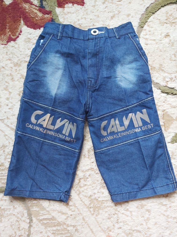Продам новые джинсовые шорты на мальчика на 5- 6 лет
