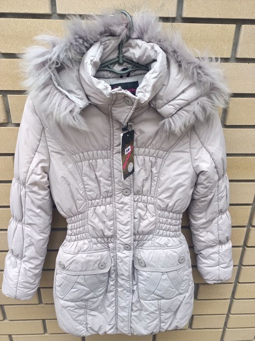 Зимове пальто для дівчинки.