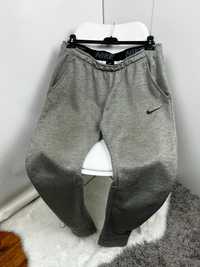 Чоловічі спортивні штани Nike Розмір L.