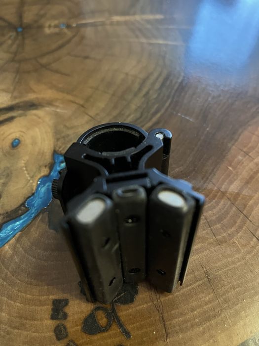 ontaż magnetyczny do latarek Olight X-WM03