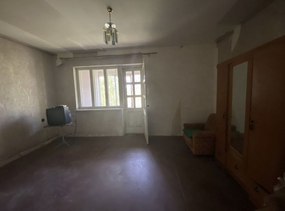 Продам великий 2 поверховий будинок