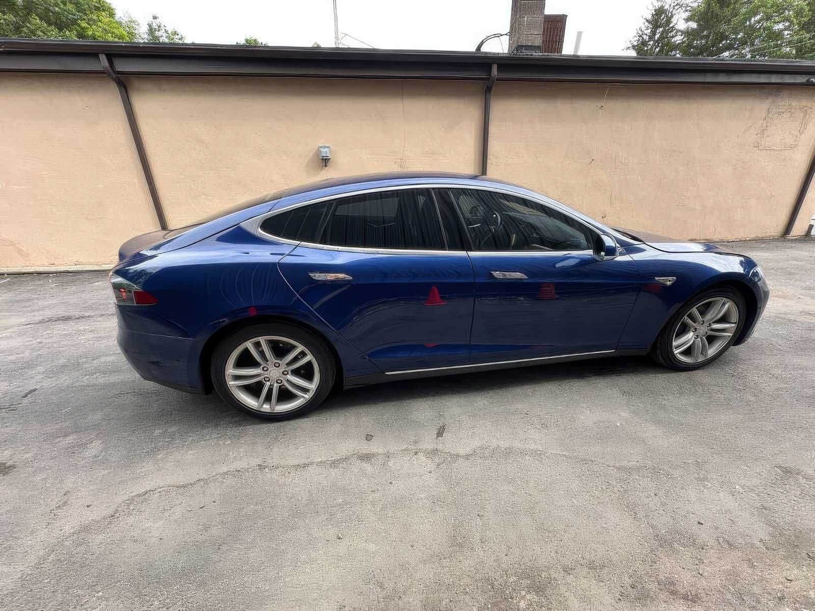 2015 Tesla Model S 85D