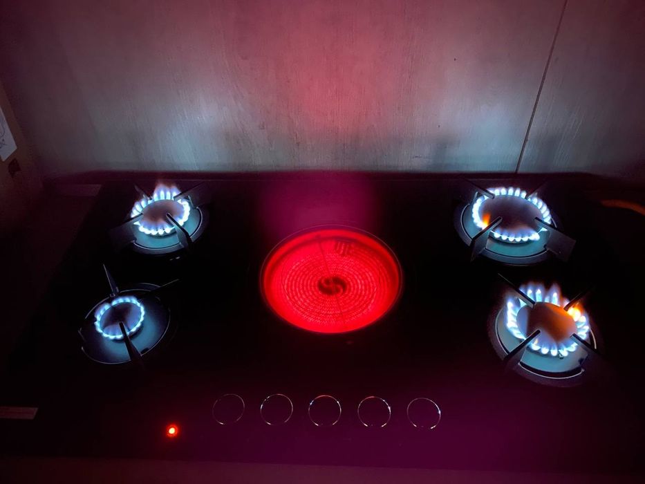 Комбінована варильна поверхня плита газова + електрична з Німеччини