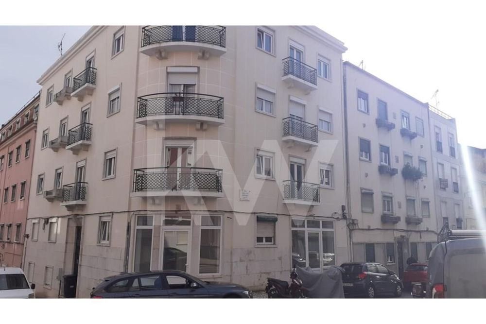 * Prédio na Penha de França * Completamente Renovado * Zona Envolvente