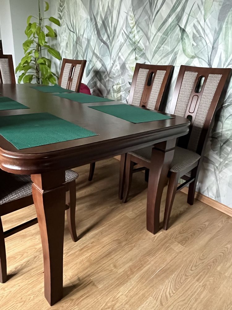 Meble do salonu/pokoju, dywan, stół z krzesłami