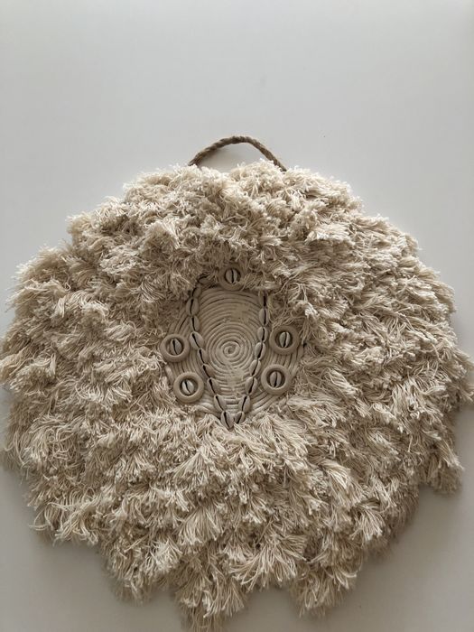 Moldura decorativa em macramé
