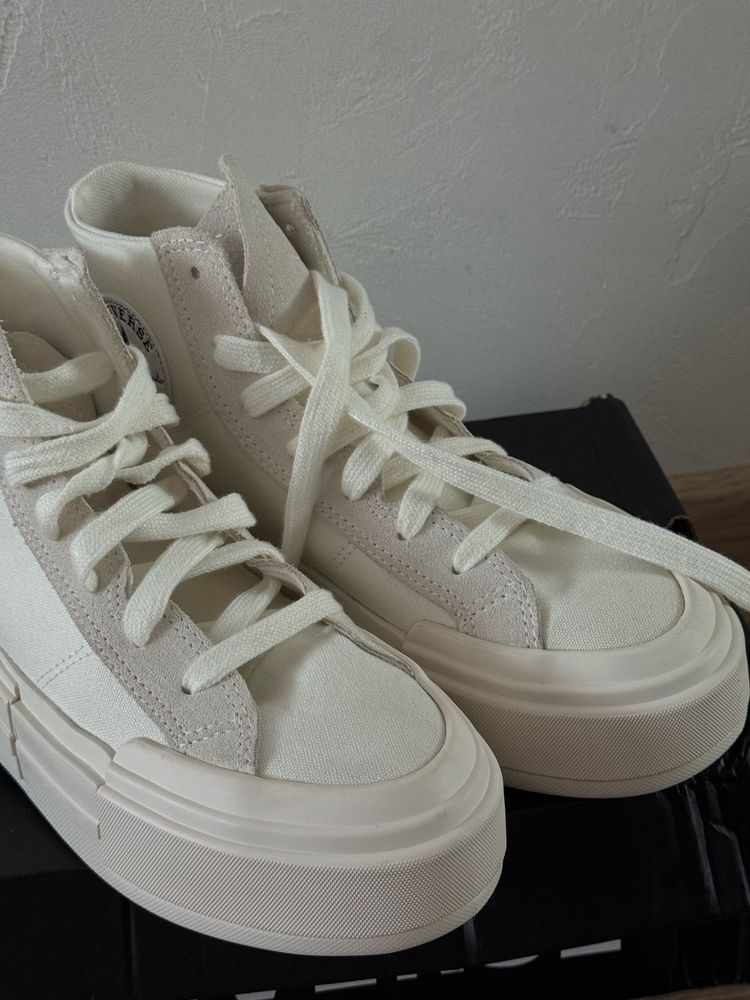 Молочні converse