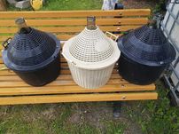3 X Gąsior na wino 34 litry w koszu z tworzywa, balon