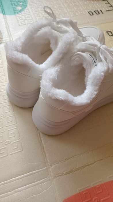 Зимові кросівки нові.не підійшов розмір