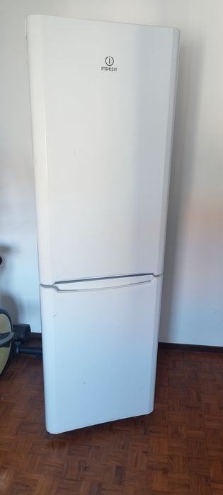 Frigorífico Indesit grande