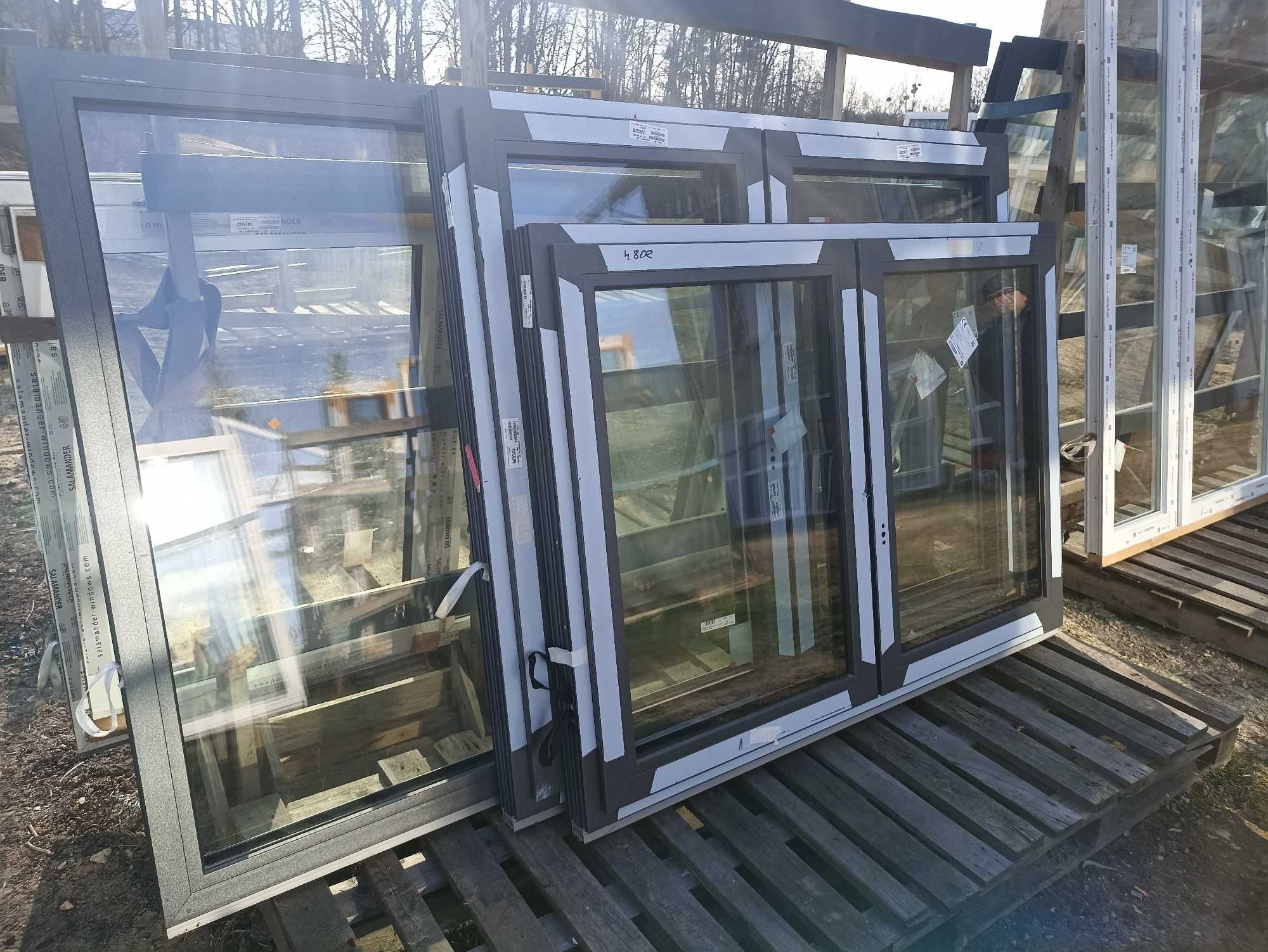 Okno pcv 256/147 grafit trzy szybowe