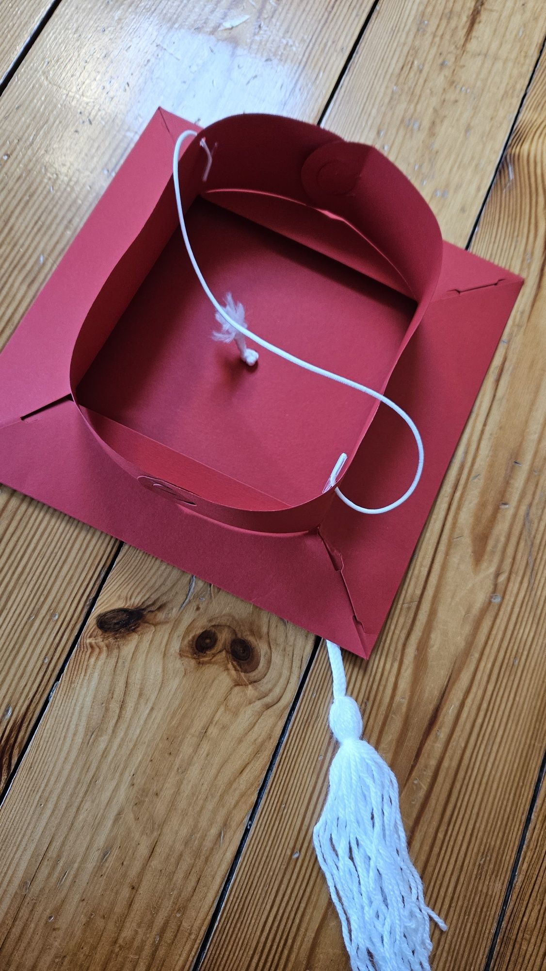 Czapka absolwenta, biret papierowy