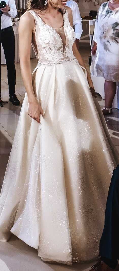 Piękna  Suknia ślubna ecru diamenty