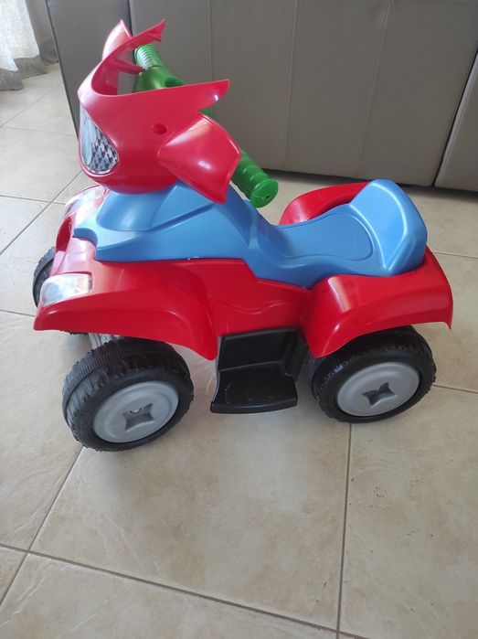 Moto 4 elétrica para criança