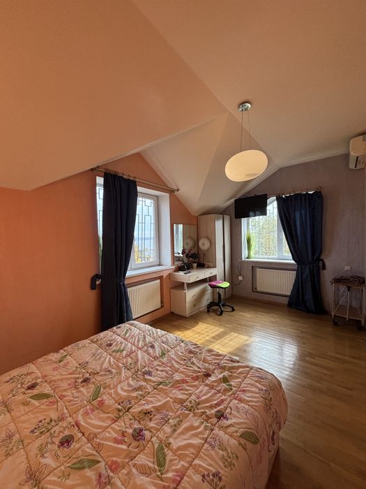 Сдам 3-этажный дом на берегу Днепра