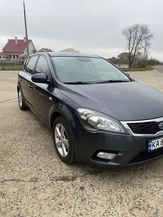 Продаю автомобіль KIA ceed