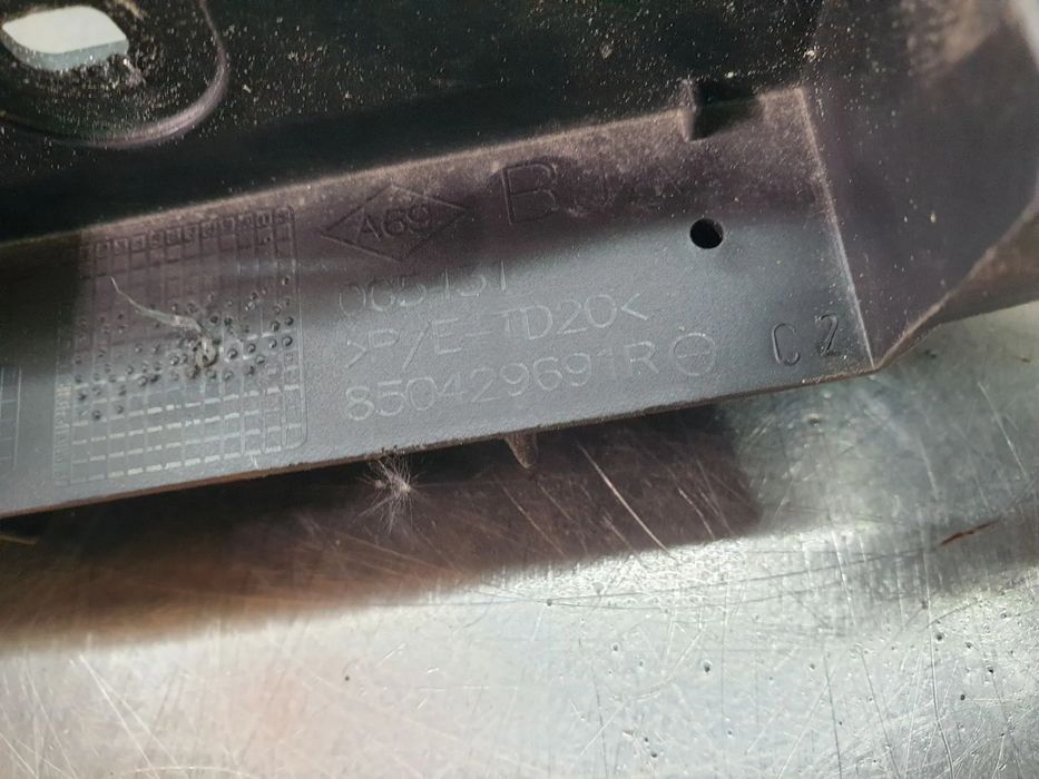 Guia de pára-choques trás central RENAULT Clio V (BF_)