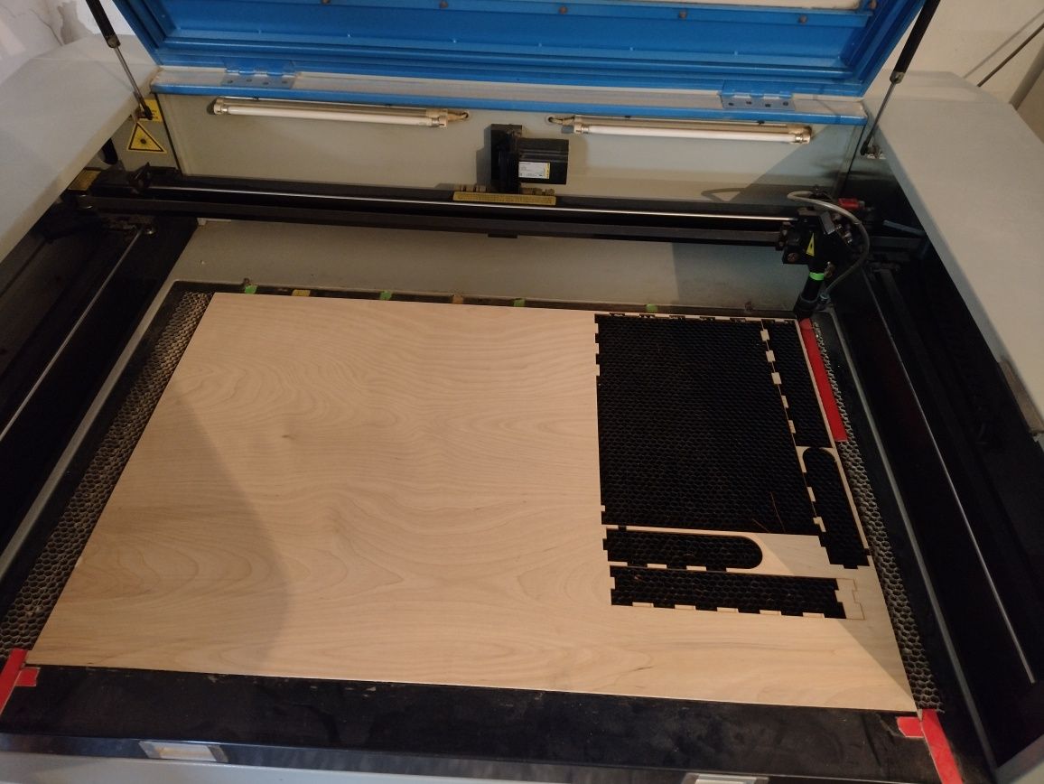 Ploter laserowy CO2 pole robocze 60x90