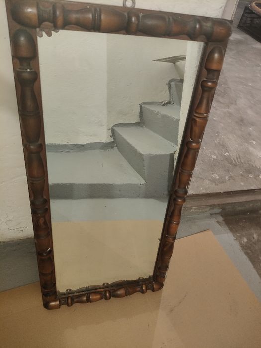 Stare lustro, ale w dobrym stanie.