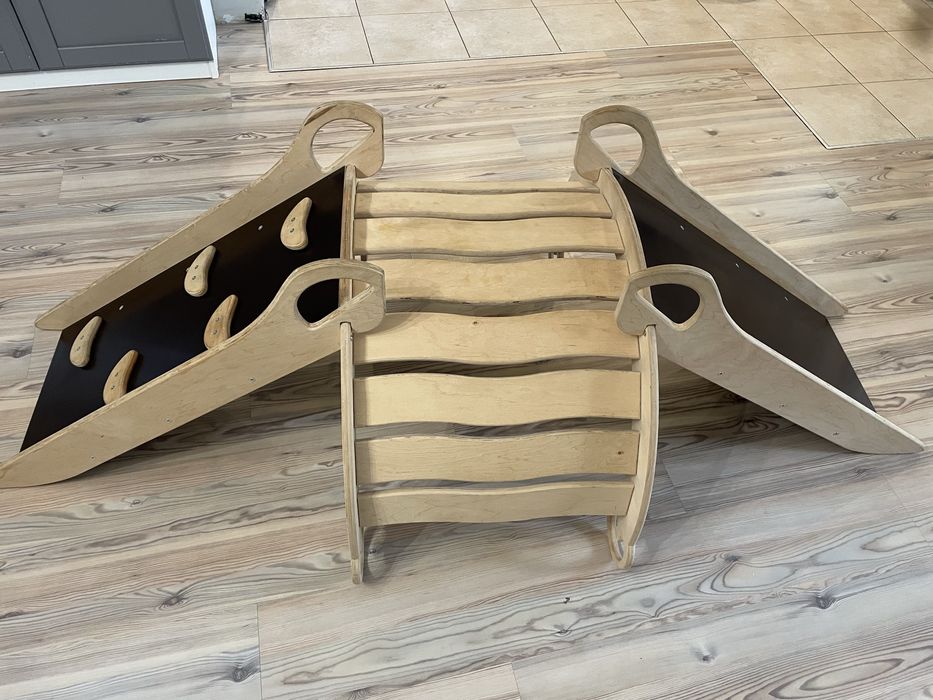 Drewniana bujaczka Montessori + 2 rampy (gładka i z chwytami)