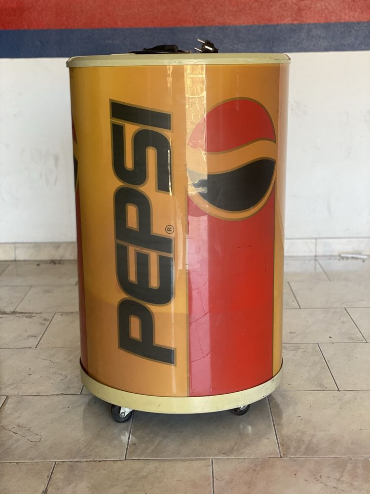 Expositor e refrigerador de bebidadas pepsi