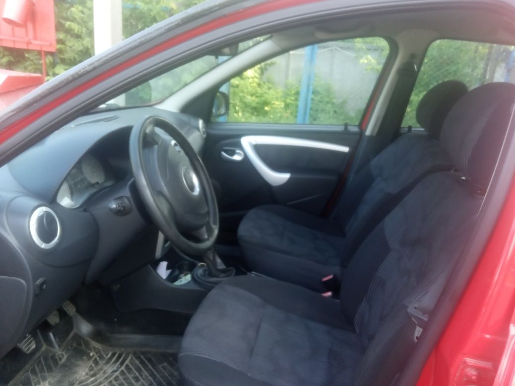 DACIA sandero 2008г