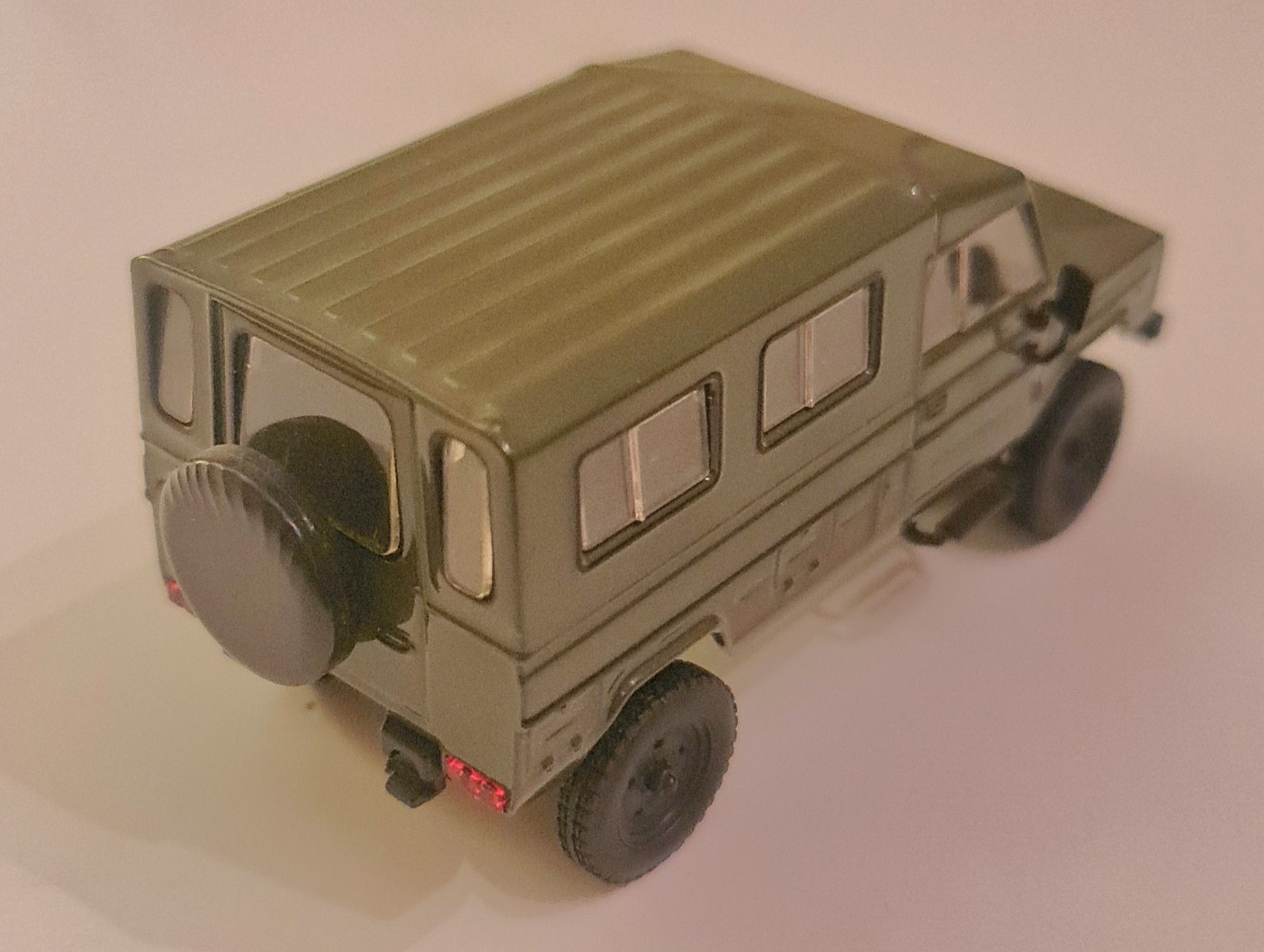 Tarpan Honker 4012 Model z gazetką Kultowe Auta PRL1:43 Wyd.Deagostini