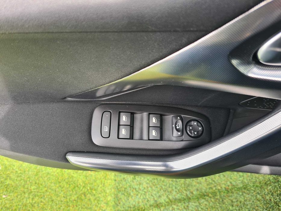 Peugeot 2008 1.6 HDi Allure APENAS 95.000 km