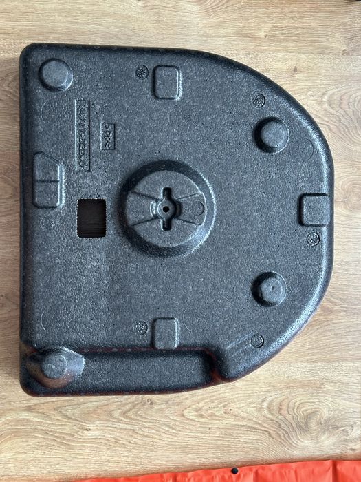 Pianka wklad do bagażnika toyota auris 2