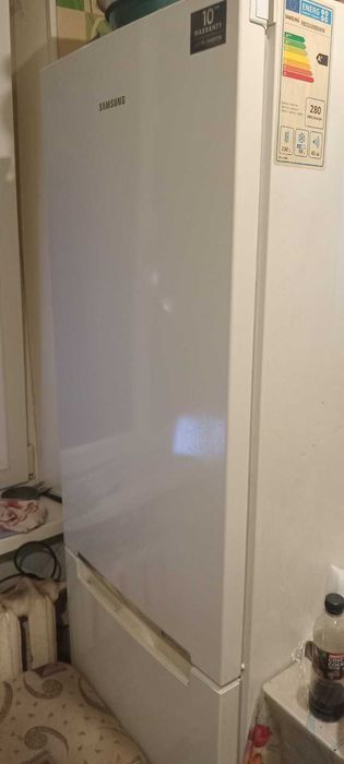 Продается холодильник самсунг двох камерний