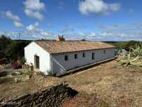 Moradia T3 no campo, perto de Lagos com 15 ha - Negociável