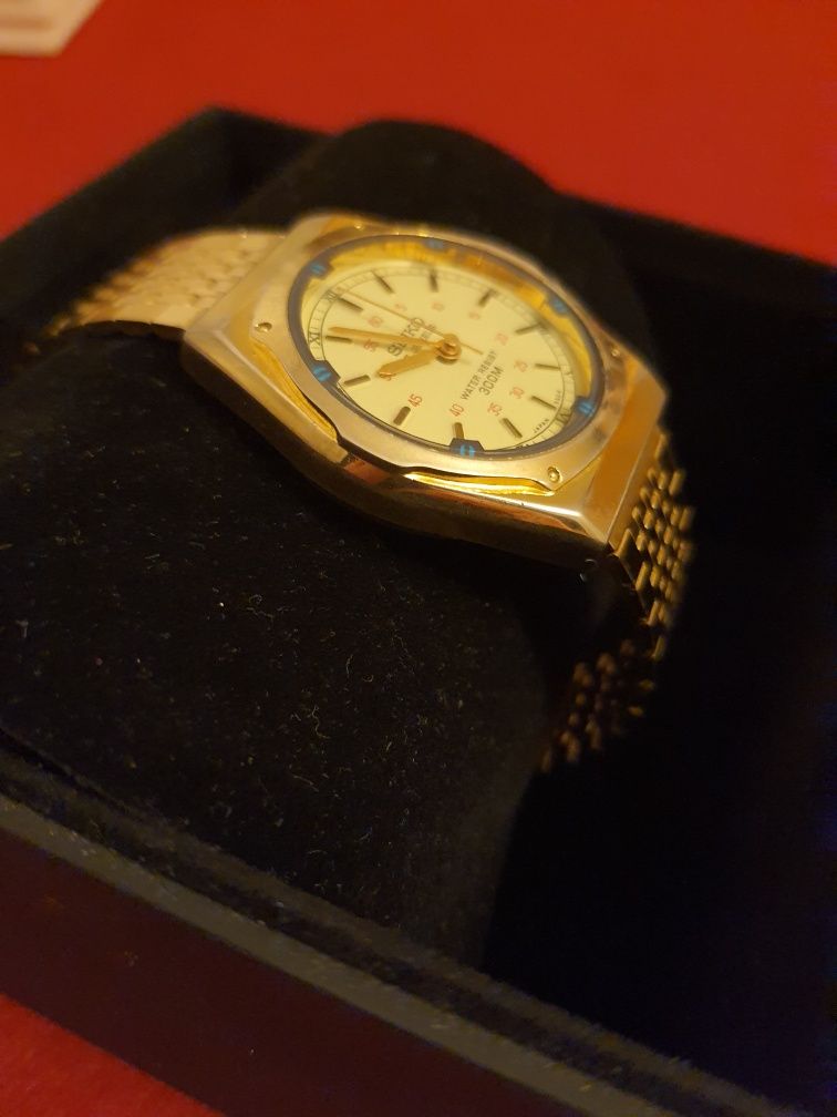 SEIKO vintage gold