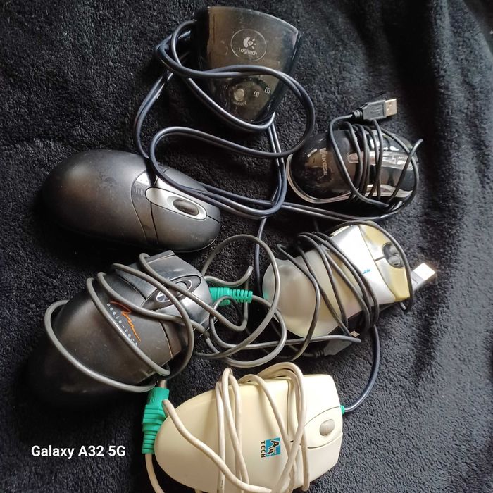 Stare myszki komputerowe i klawiatury