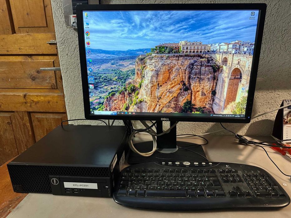 DELL OPTIPLEX 3060 SFF / I3-8100  SSD 128 G + HDD 1 T