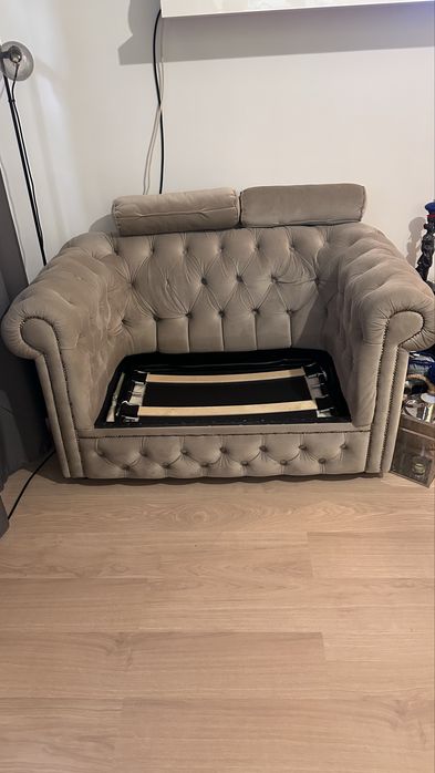 Kanapa i fotel w stylu Chesterfield