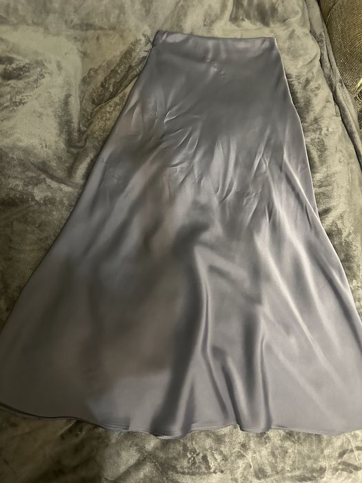 Атласна спідниця