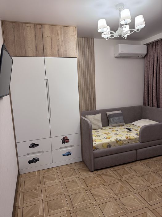 Аренда 3к.кв. Новострой 2000х, м. Центр рынок, Ул. Дмитриевская д.5.