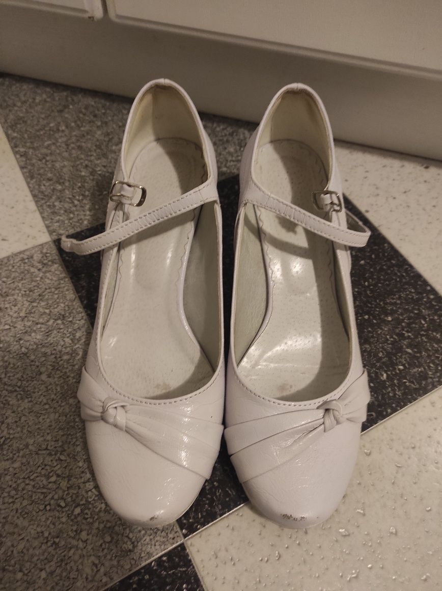 Buty białe ślubne